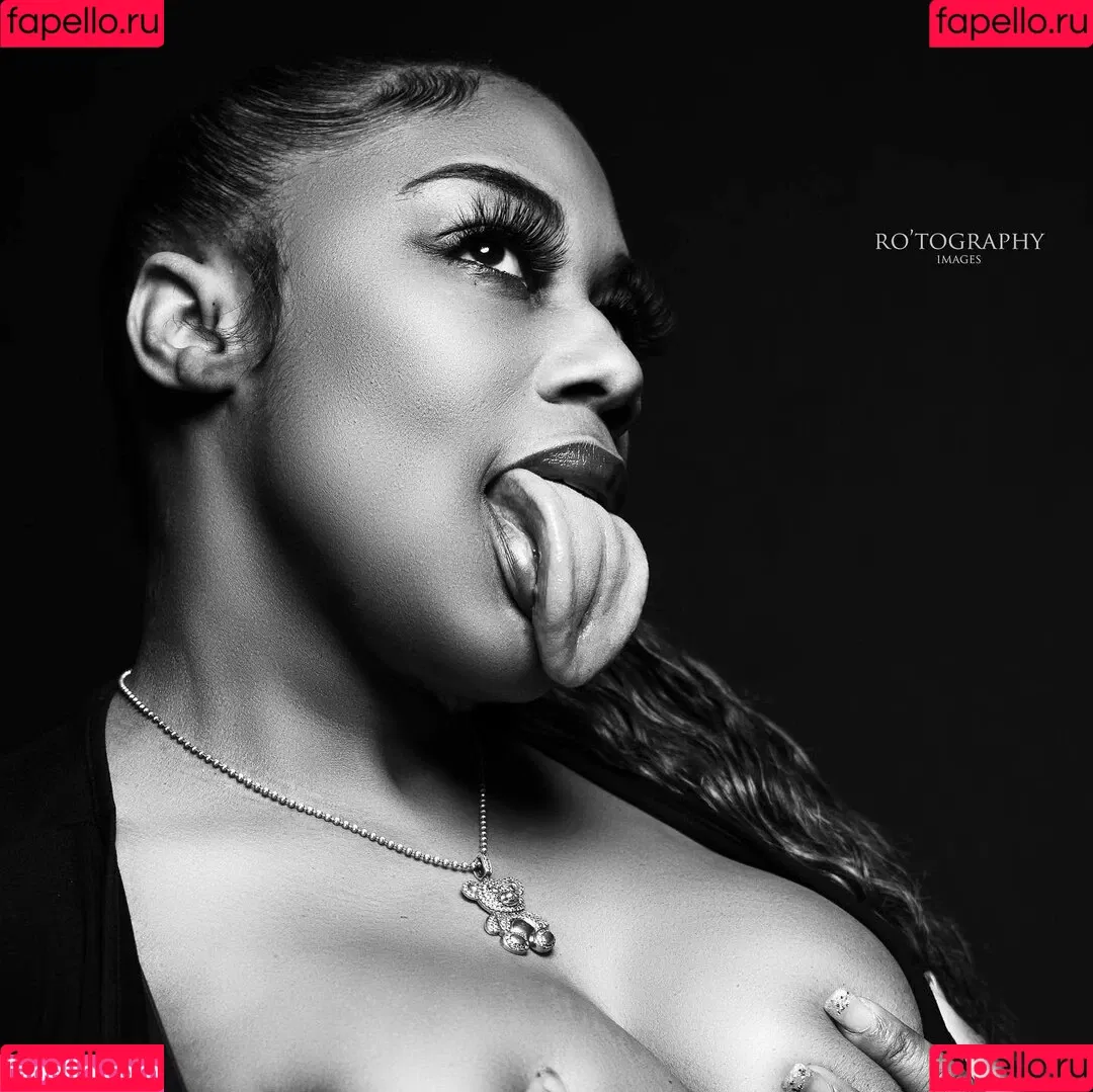Long Tongue Fetish Onlyfans Photo Gallery 