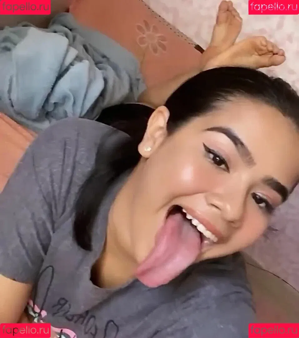 Long Tongue Fetish Onlyfans Photo Gallery 