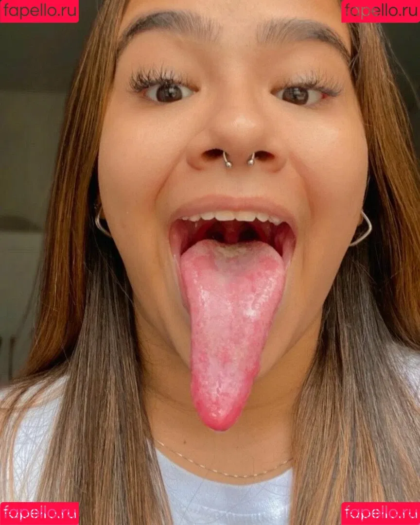 Long Tongue Fetish Onlyfans Photo Gallery 