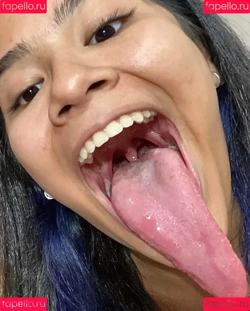 Long Tongue Fetish Onlyfans Photo Gallery 