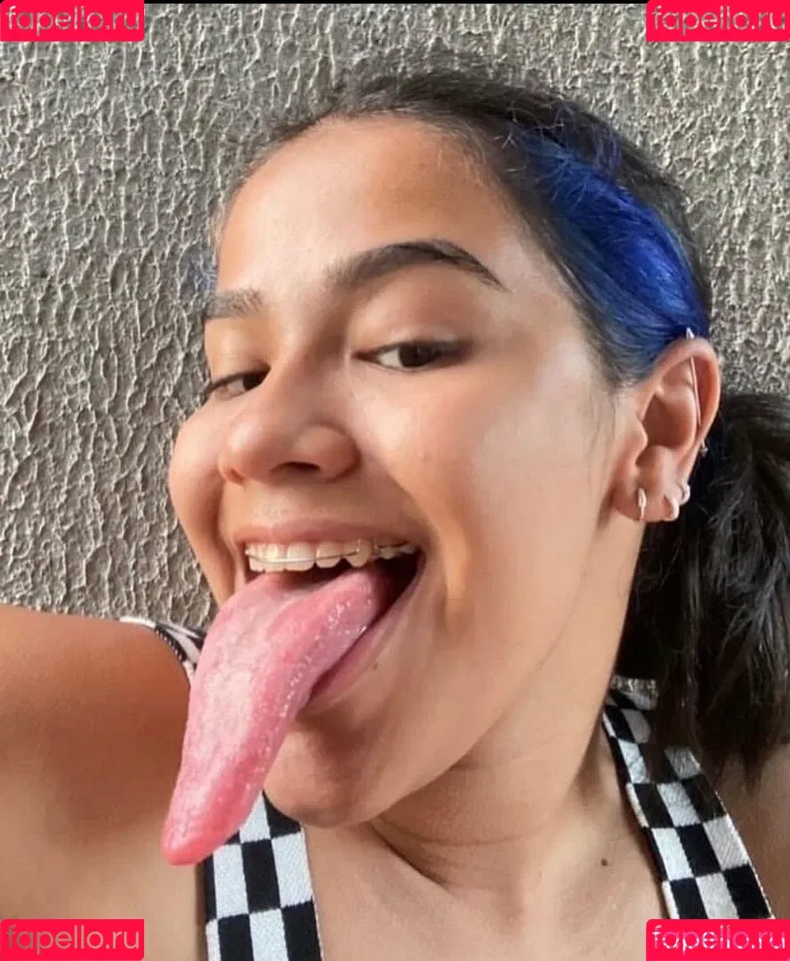 Long Tongue Fetish Onlyfans Photo Gallery 