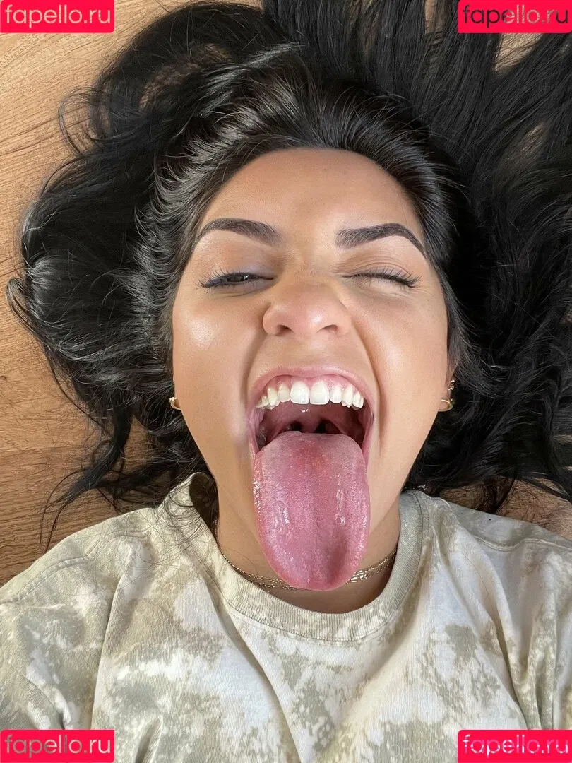 Long Tongue Fetish Onlyfans Photo Gallery 