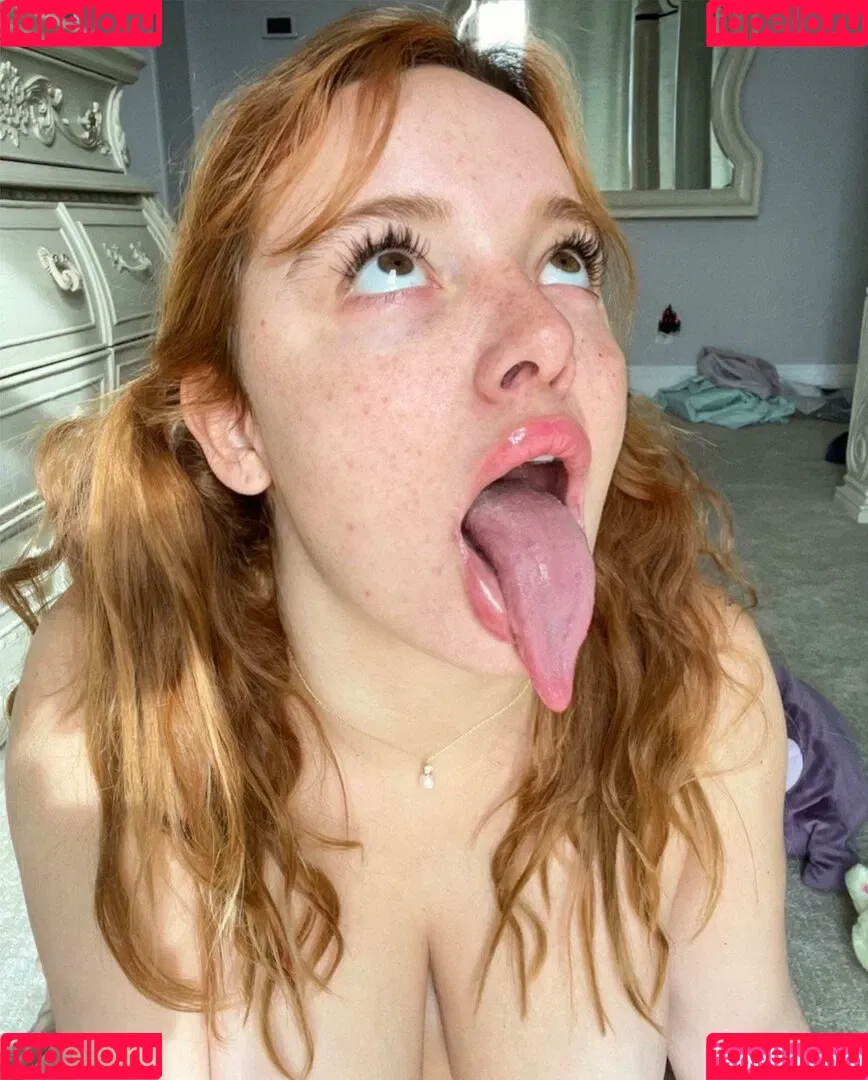Long Tongue Fetish Onlyfans Photo Gallery 