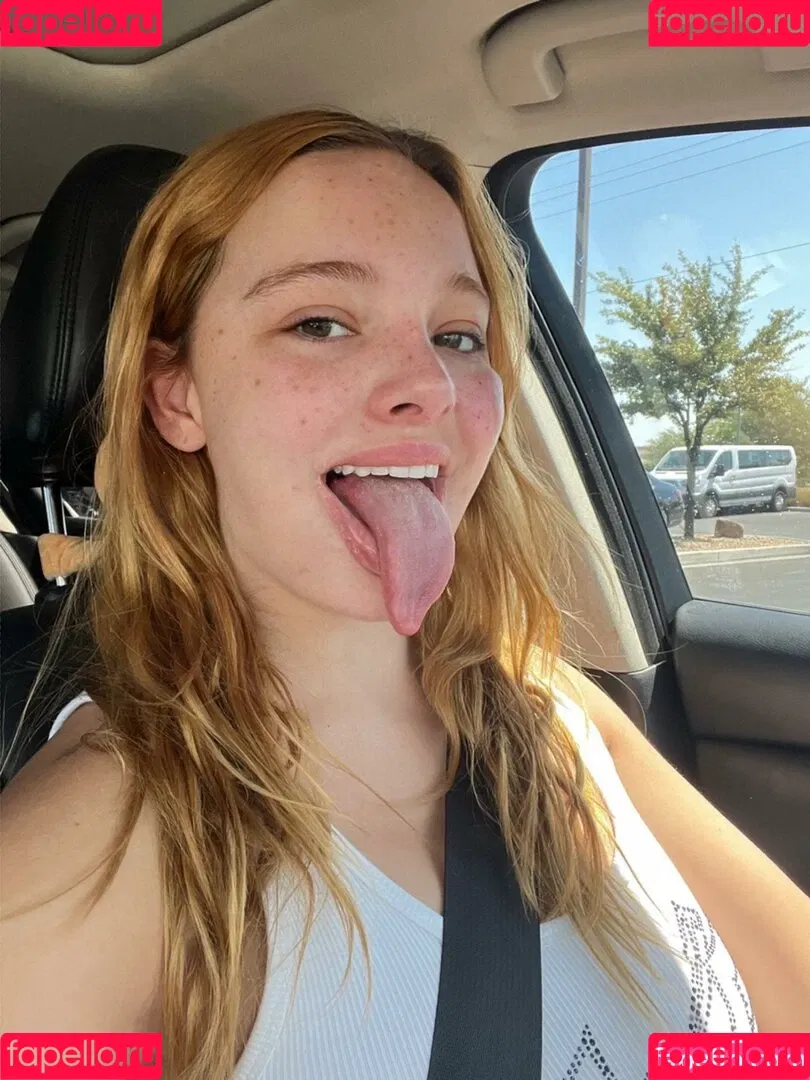 Long Tongue Fetish Onlyfans Photo Gallery 