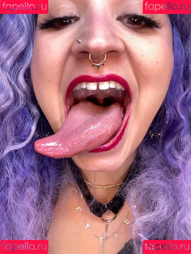 Long Tongue Fetish Onlyfans Photo Gallery 