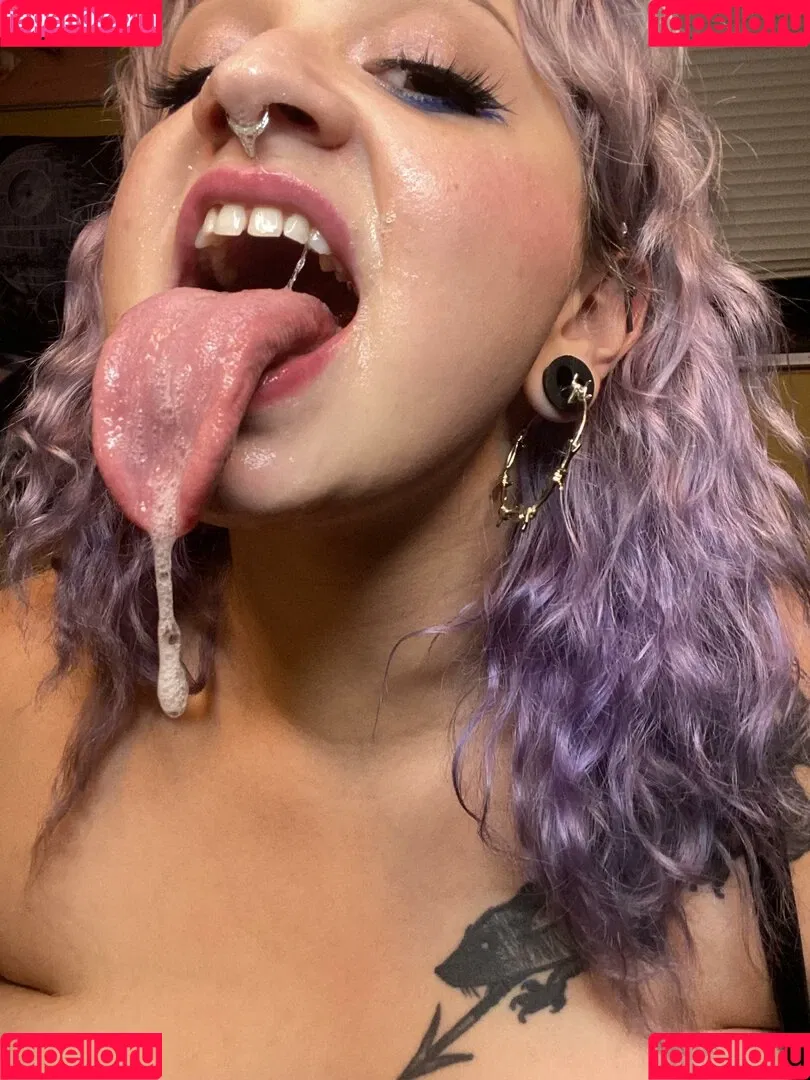 Long Tongue Fetish Onlyfans Photo Gallery 