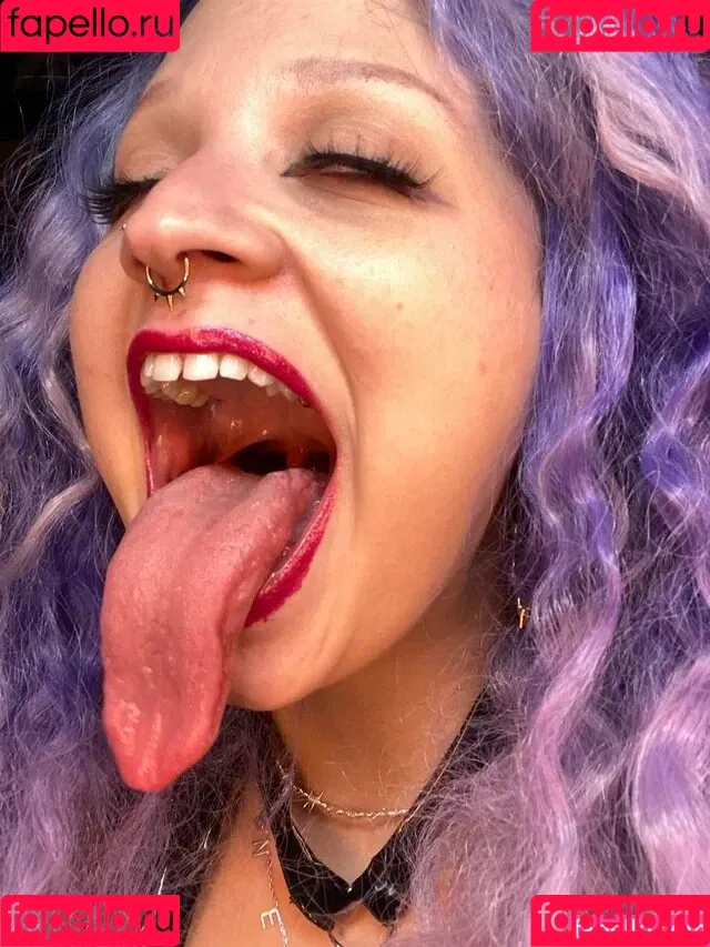 Long Tongue Fetish Onlyfans Photo Gallery 