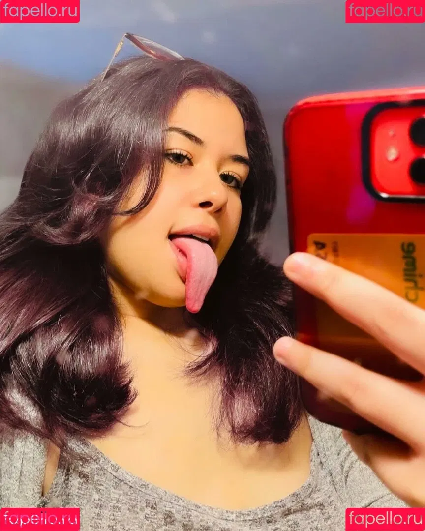 Long Tongue Fetish Onlyfans Photo Gallery 