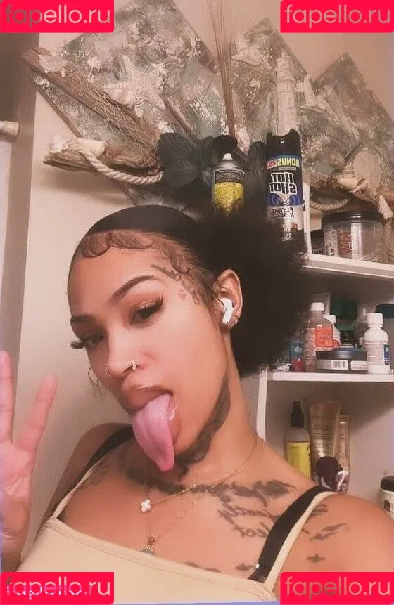 Long Tongue Fetish Onlyfans Photo Gallery 