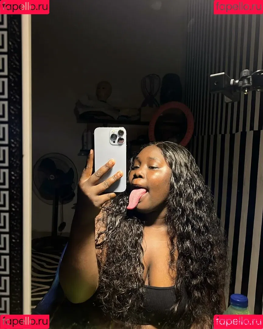 Long Tongue Fetish Onlyfans Photo Gallery 