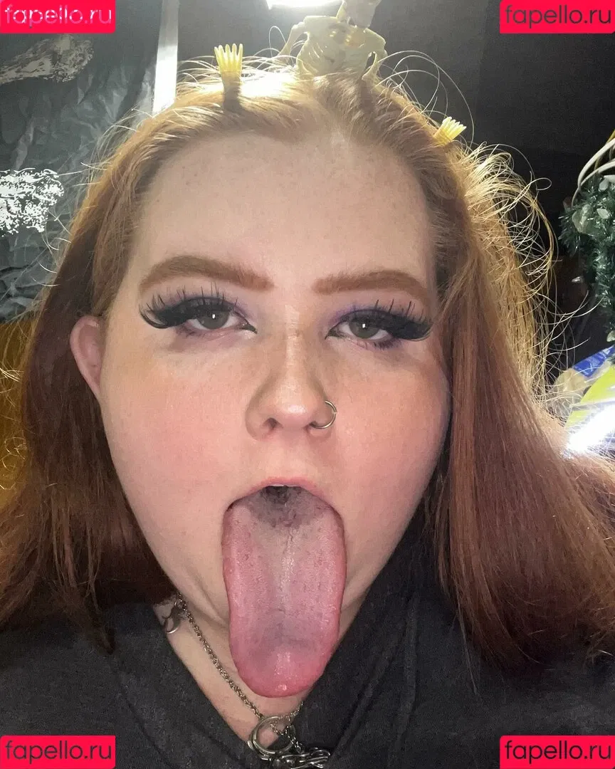 Long Tongue Fetish Onlyfans Photo Gallery 