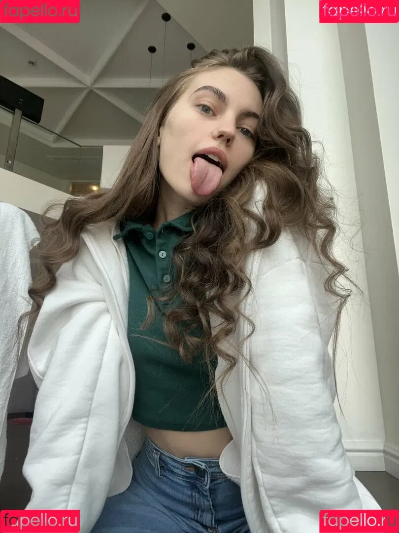 Long Tongue Fetish Onlyfans Photo Gallery 