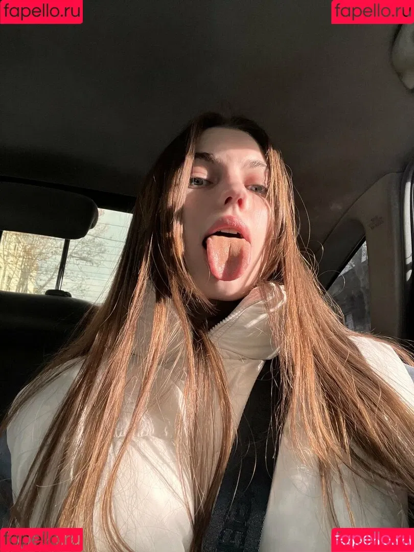 Long Tongue Fetish Onlyfans Photo Gallery 
