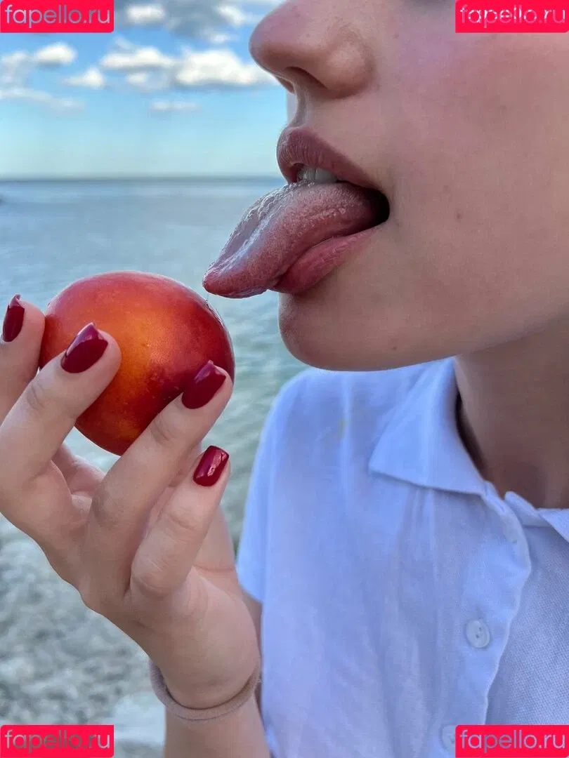 Long Tongue Fetish Onlyfans Photo Gallery 