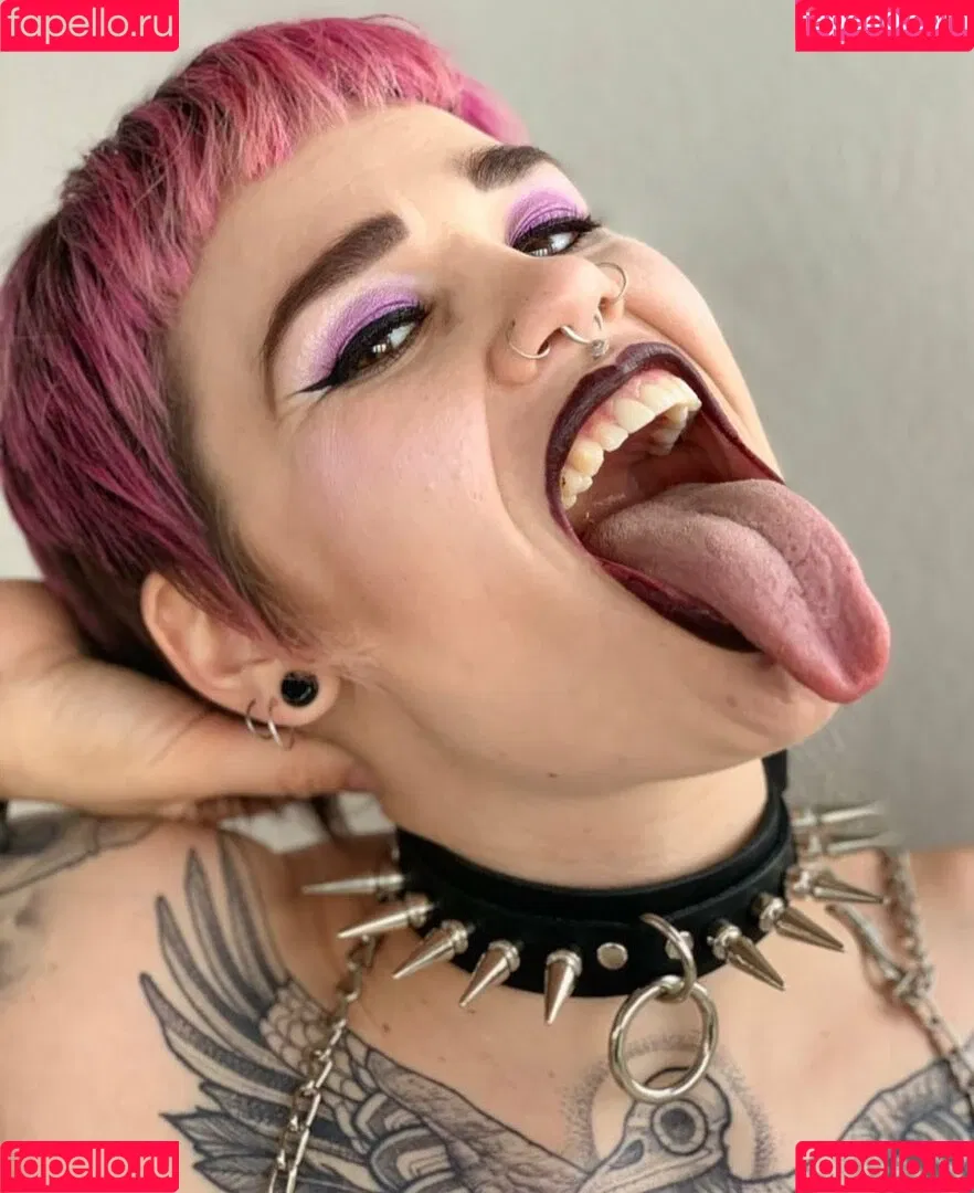 Long Tongue Fetish Onlyfans Photo Gallery 