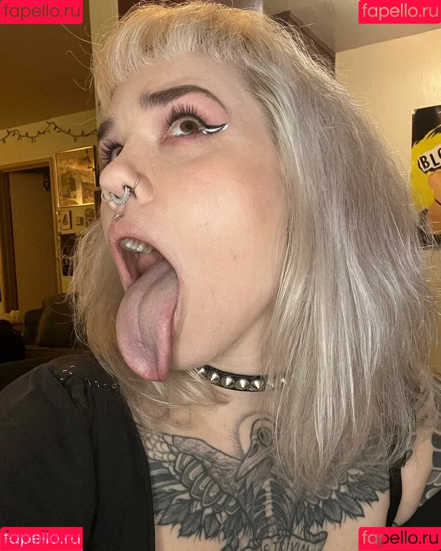 Long Tongue Fetish Onlyfans Photo Gallery 