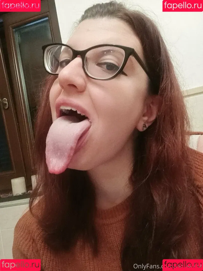 Long Tongue Fetish Onlyfans Photo Gallery 