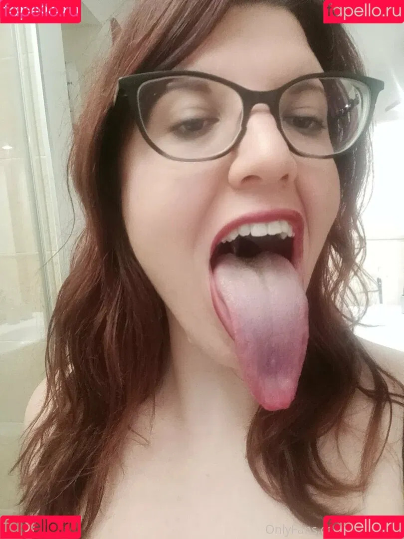 Long Tongue Fetish Onlyfans Photo Gallery 