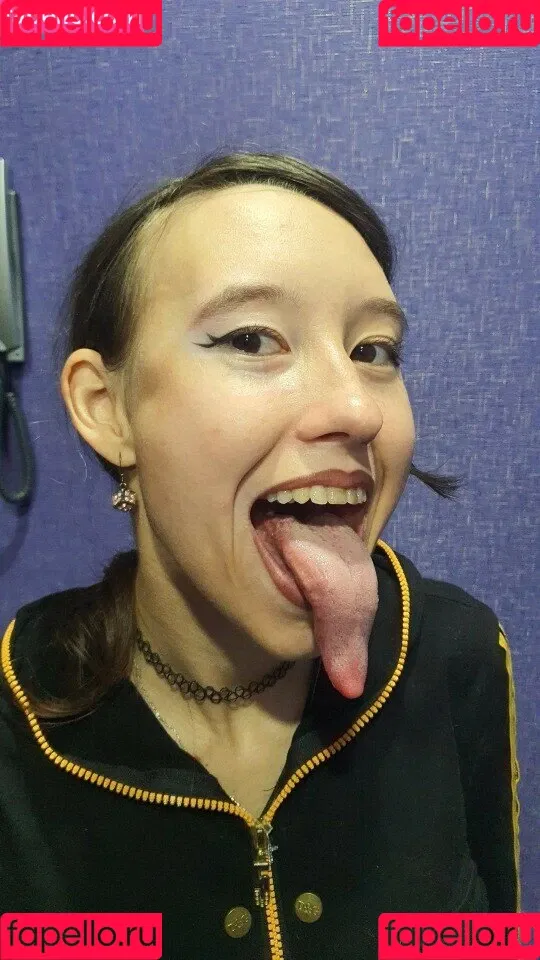 Long Tongue Fetish Onlyfans Photo Gallery 