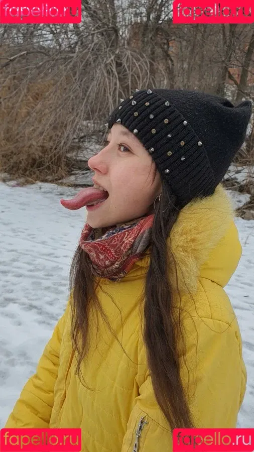 Long Tongue Fetish Onlyfans Photo Gallery 