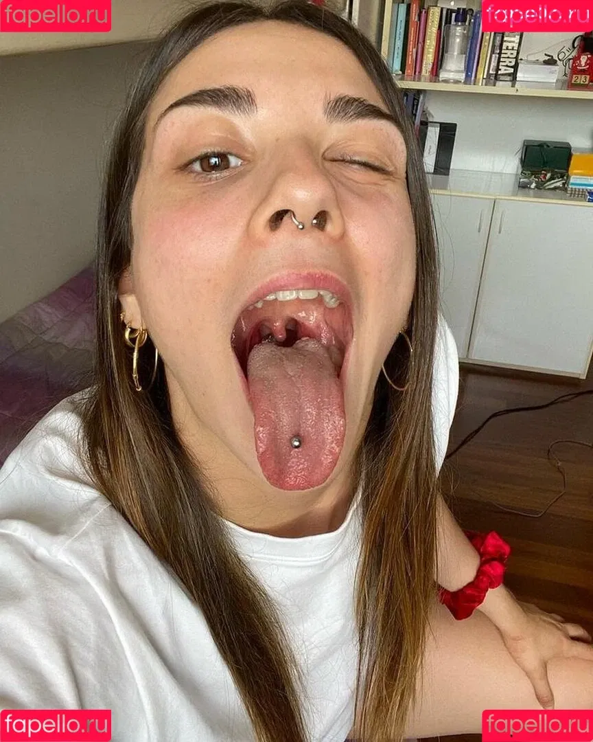 Long Tongue Fetish Onlyfans Photo Gallery 