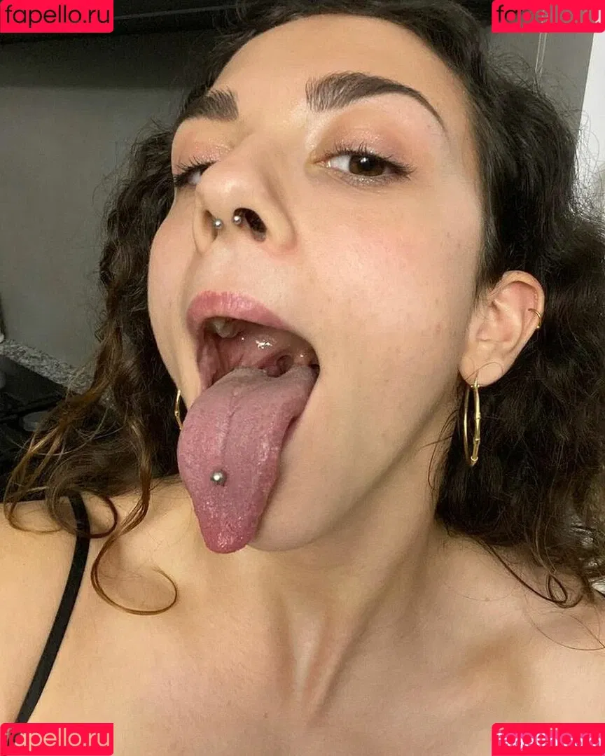 Long Tongue Fetish Onlyfans Photo Gallery 