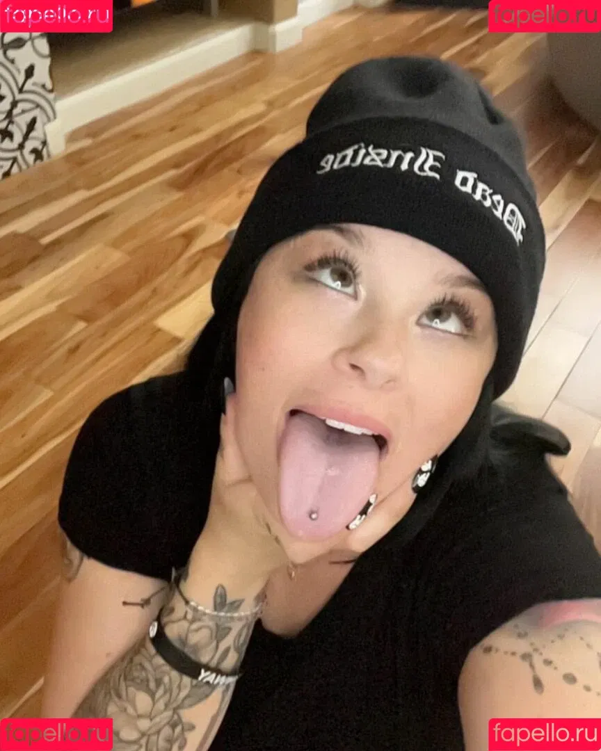 Long Tongue Fetish Onlyfans Photo Gallery 