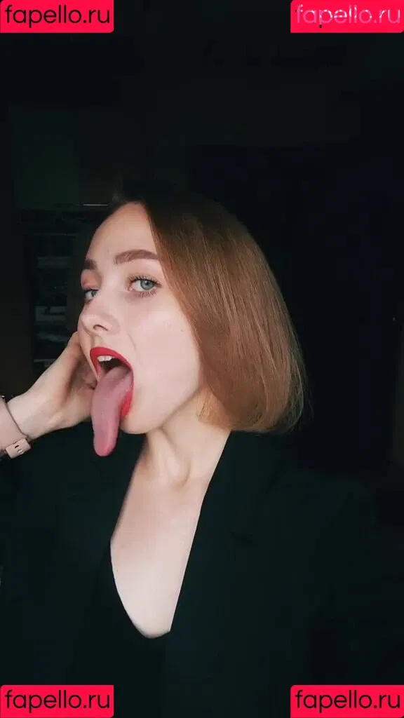 Long Tongue Fetish Onlyfans Photo Gallery 
