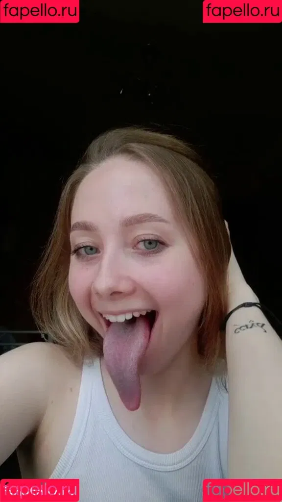 Long Tongue Fetish Onlyfans Photo Gallery 