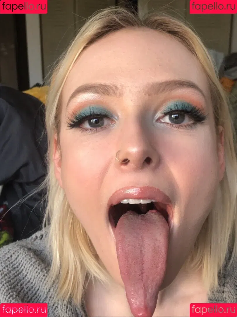 Long Tongue Fetish Onlyfans Photo Gallery 
