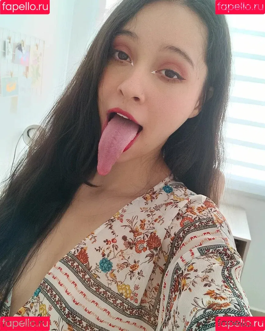 Long Tongue Fetish Onlyfans Photo Gallery 