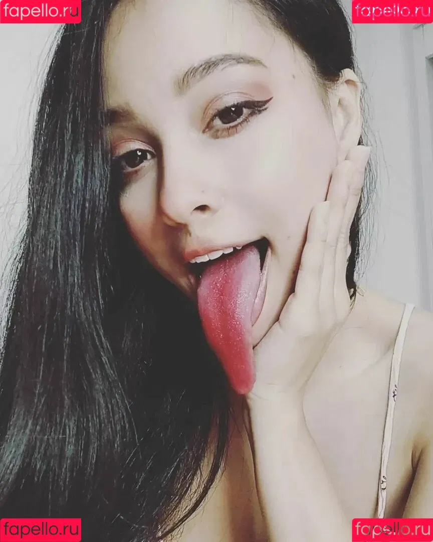 Long Tongue Fetish Onlyfans Photo Gallery 