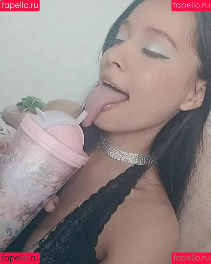 Long Tongue Fetish Onlyfans Photo Gallery 