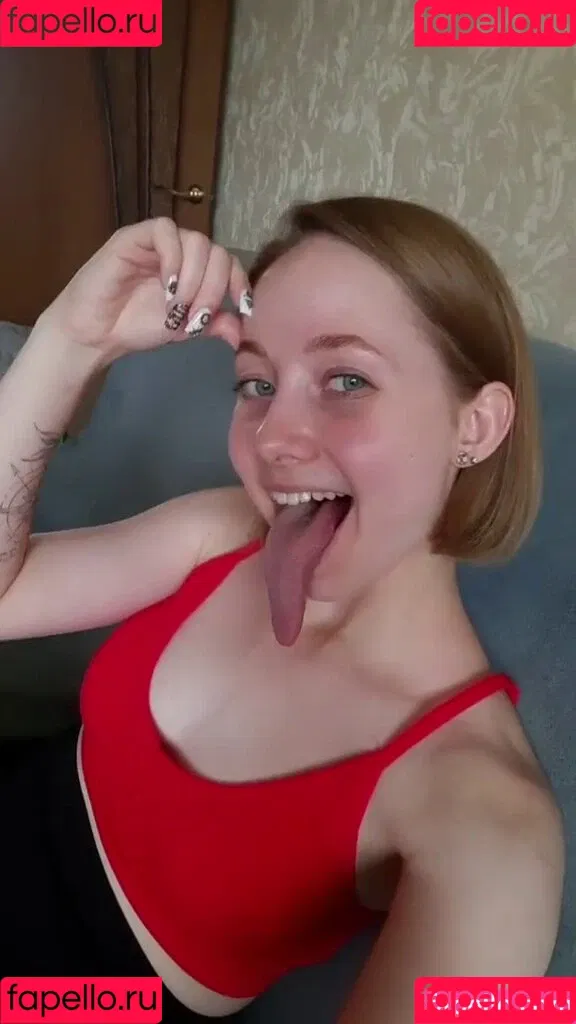 Long Tongue Fetish Onlyfans Photo Gallery 