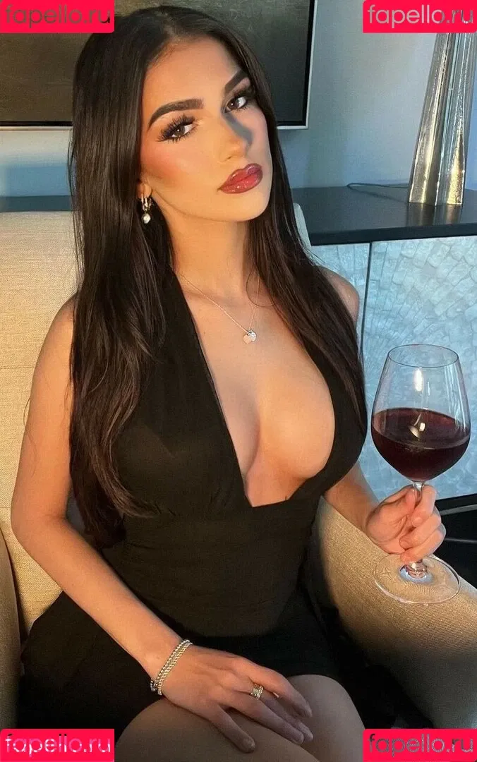 Julia Merekoulias Onlyfans Photo Gallery 