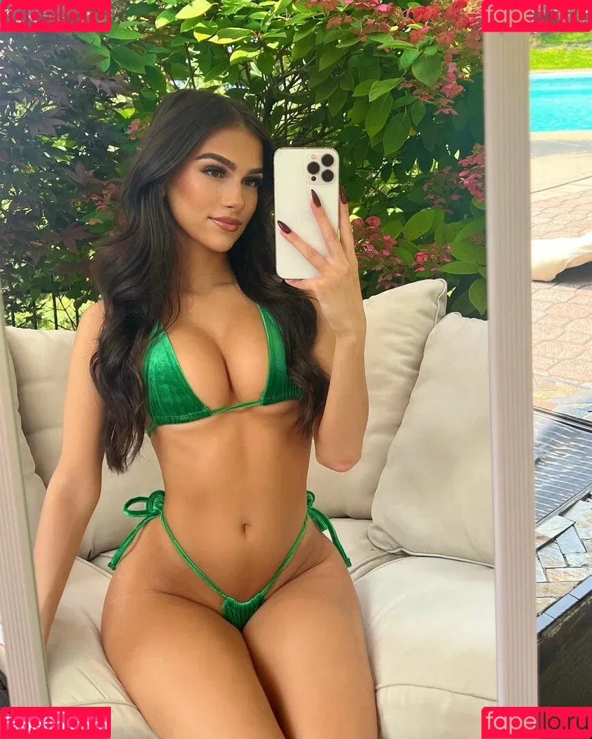 Julia Merekoulias Onlyfans Photo Gallery 