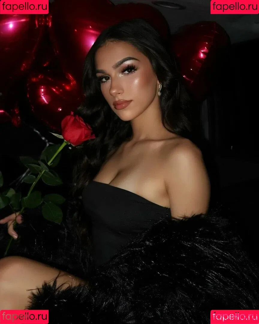 Julia Merekoulias Onlyfans Photo Gallery 