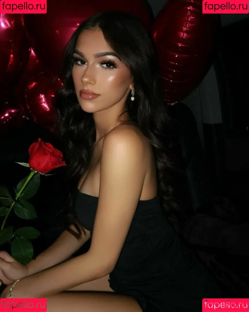Julia Merekoulias Onlyfans Photo Gallery 