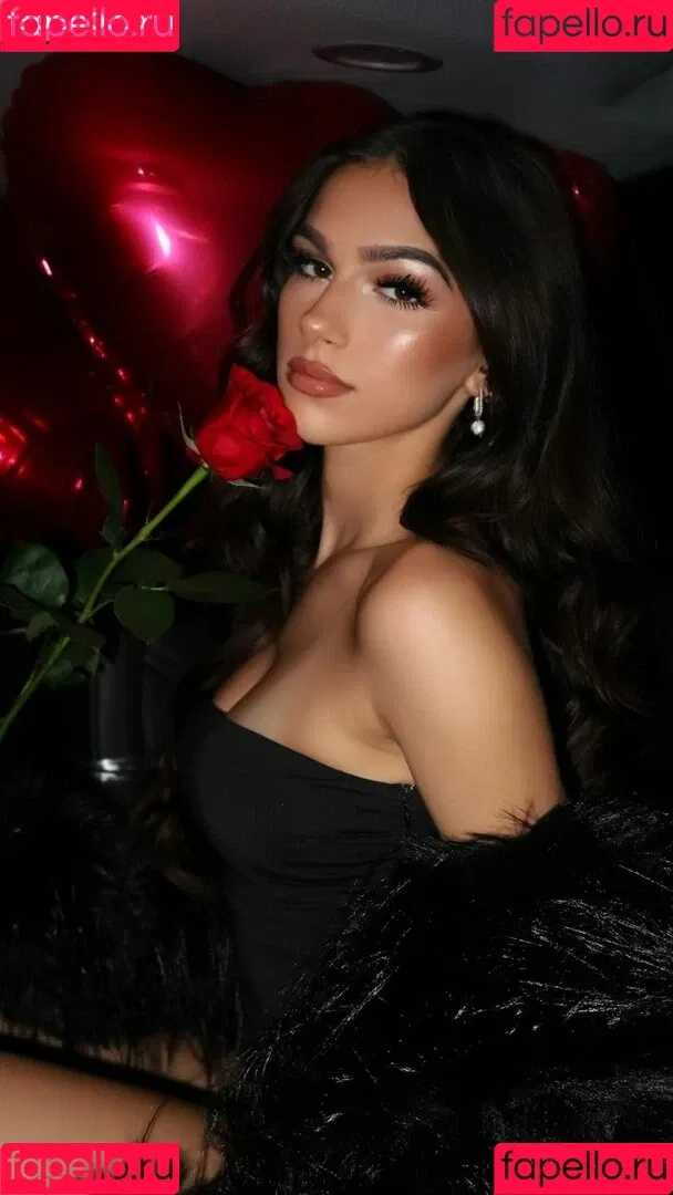 Julia Merekoulias Onlyfans Photo Gallery 