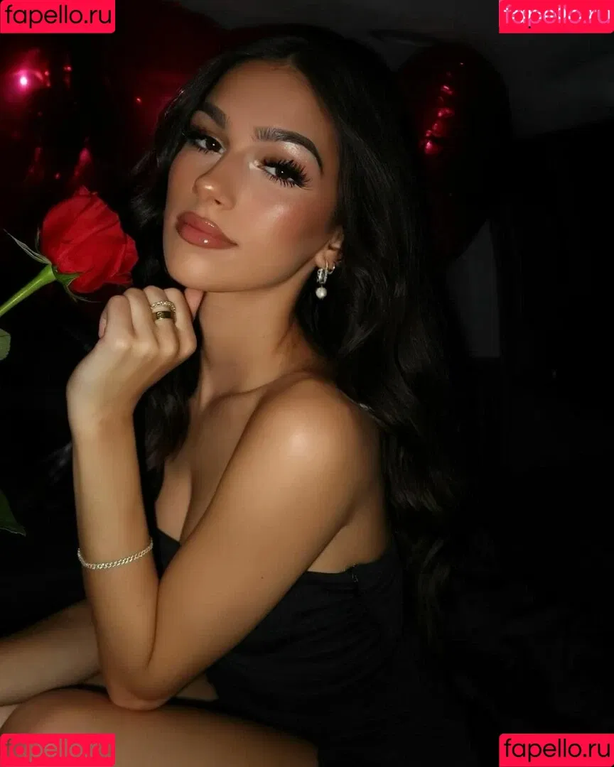 Julia Merekoulias Onlyfans Photo Gallery 