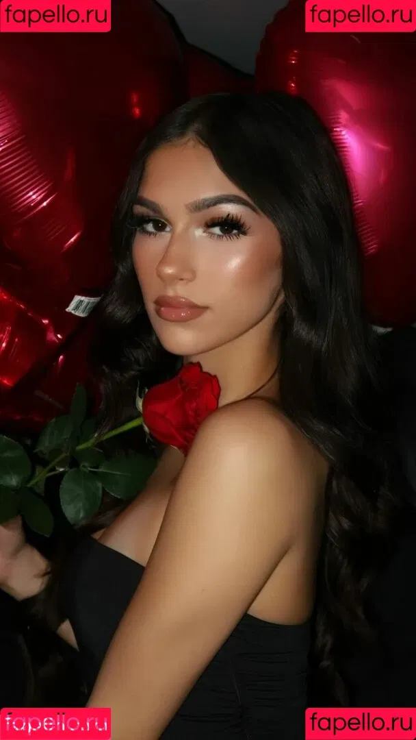 Julia Merekoulias Onlyfans Photo Gallery 