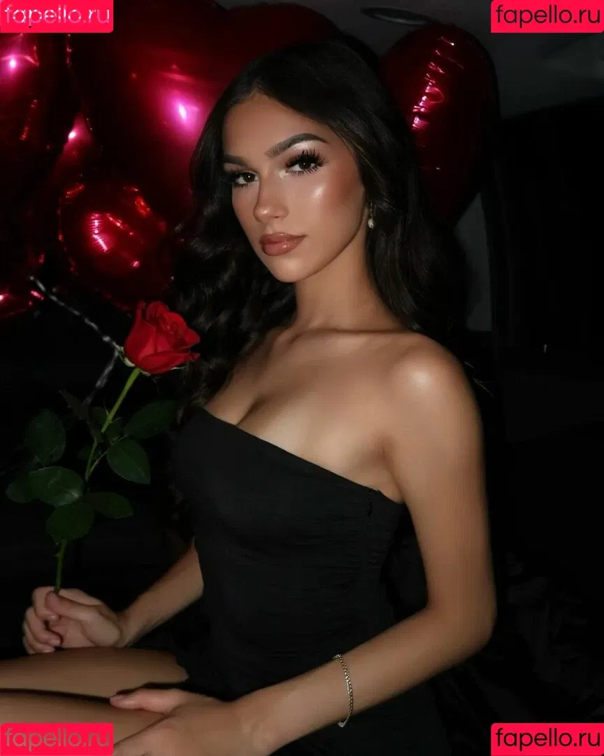 Julia Merekoulias Onlyfans Photo Gallery 