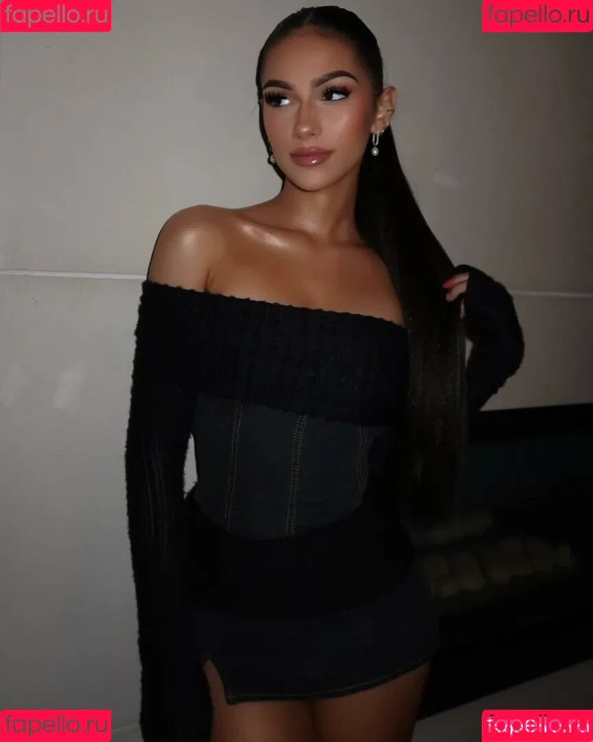 Julia Merekoulias Onlyfans Photo Gallery 