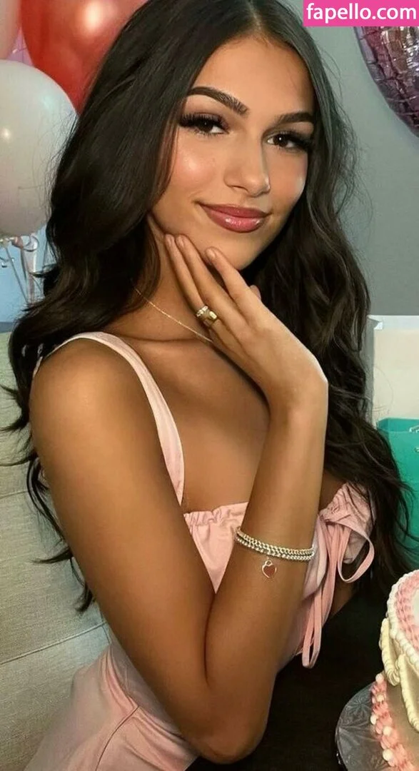 Julia Merekoulias Onlyfans Photo Gallery 