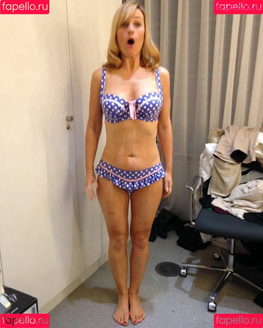 TV Shopping Presenters Onlyfans Photo Gallery 