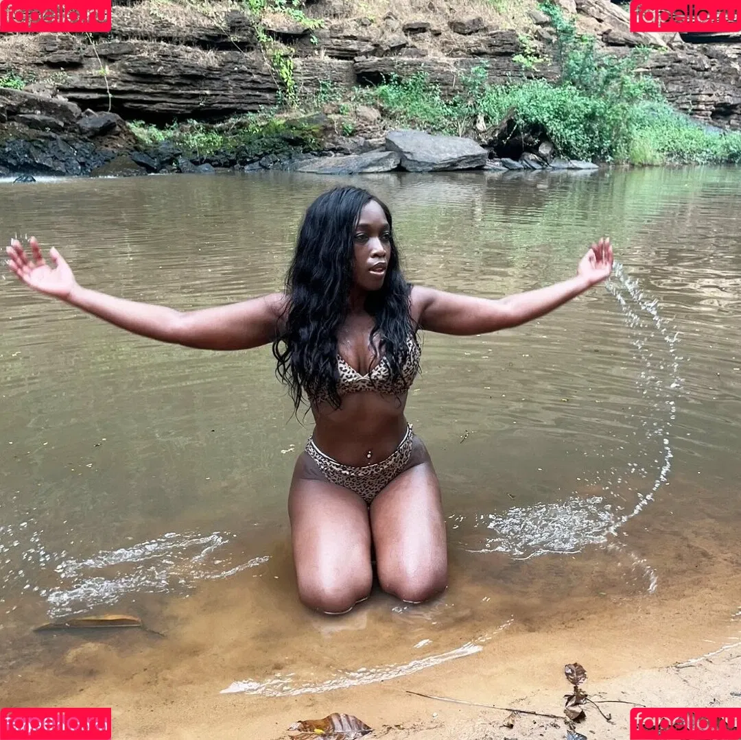 TV Shopping Presenters Onlyfans Photo Gallery 