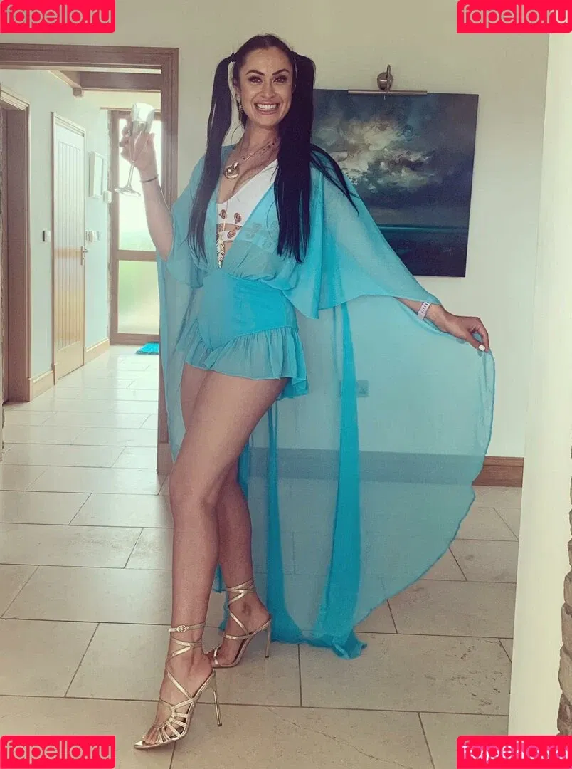 TV Shopping Presenters Onlyfans Photo Gallery 