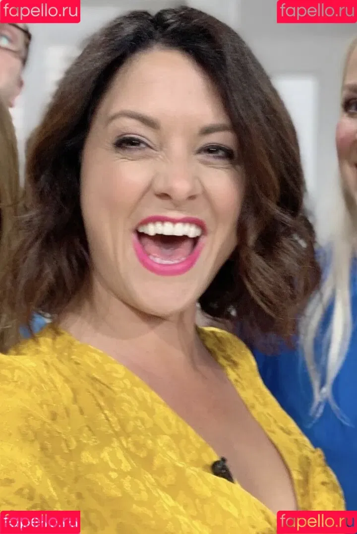 TV Shopping Presenters Onlyfans Photo Gallery 