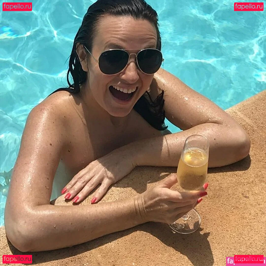 TV Shopping Presenters Onlyfans Photo Gallery 