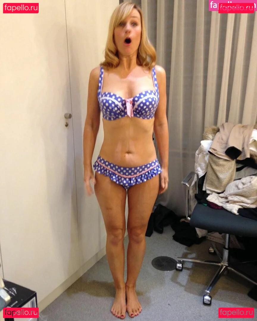 TV Shopping Presenters Onlyfans Photo Gallery 